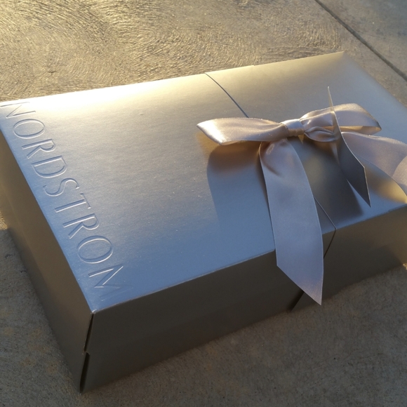 Adidas Adilette slides size 7 in black and white - Picture 2 of 2